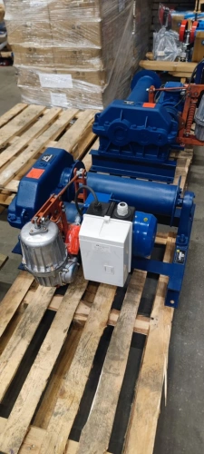 Лебедка монтажная У5120.60 г/п 630 кг Н-130 м (без каната) по ценам производителя в Санкт-Петербурге с доставкой по всей России