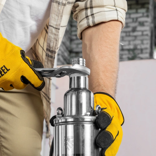 Скважинный насос DWS-4-150, винтовой, диаметр 4", 1300 Вт, 2000 л/ч, напор 150 м Denzel по ценам производителя в Санкт-Петербурге с доставкой по всей России