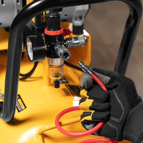 Компрессор безмасляный, малошумный DLS 1800/100,1800 Вт, 3x600, 100 л, 345 л/мин Denzel по ценам производителя в Санкт-Петербурге с доставкой по всей России