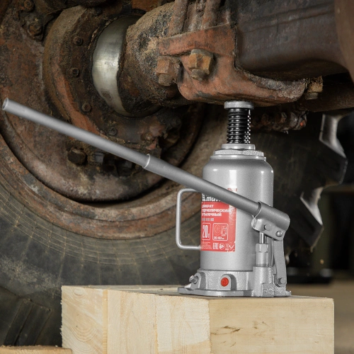 Домкрат гидравлический бутылочный, 20 т, высота подъема 242-452 мм Matrix по ценам производителя в Санкт-Петербурге с доставкой по всей России