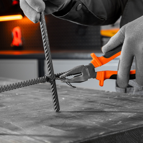 Плоскогубцы комбинированные Comfort, 200 мм, шлифованные, двухкомпонентные рукоятки Sparta купить в Москве с доставкой по всей России | ProtosMarket.ru