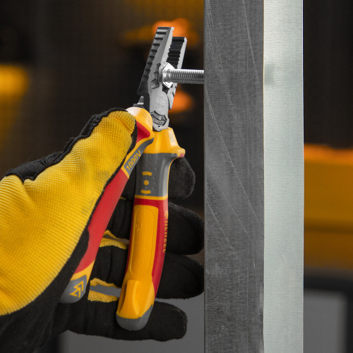 Плоскогубцы комбинированные, диэлектрические трехкомпонентные рукоятки до 1000 В, 165 мм Denzel купить в Москве с доставкой по всей России | ProtosMarket.ru