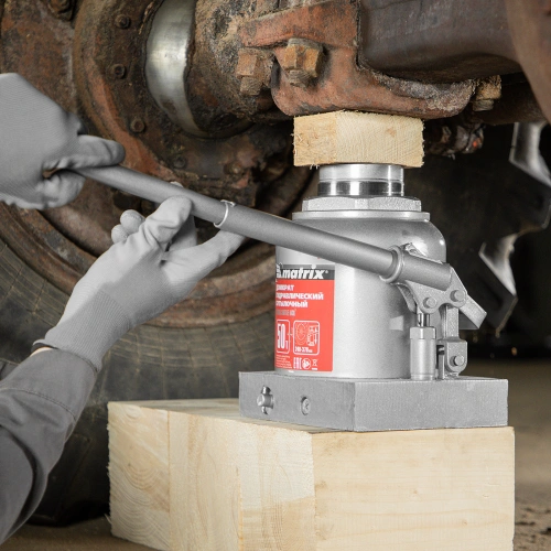 Домкрат гидравлический бутылочный, 50 т, высота подъема 240-370 мм Matrix по ценам производителя в Санкт-Петербурге с доставкой по всей России