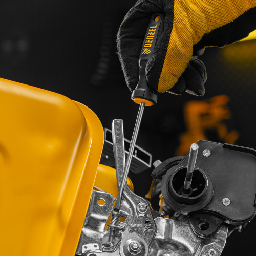 Отвертка SL4х100 мм, CrV, трехкомпонентная рукоятка Denzel по ценам производителя в Санкт-Петербурге с доставкой по всей России