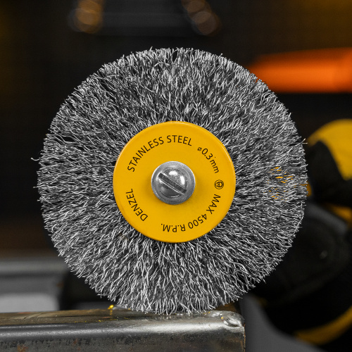 Набор щеток для дрели, 5 Плоских 25-38-50-63-75 мм, шпилька, нерж. вит. проволока Denzel по ценам производителя в Санкт-Петербурге с доставкой по всей России