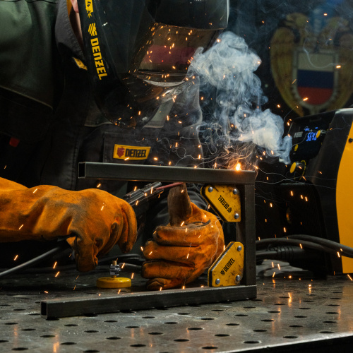 Набор из 4 магнитных фиксаторов для сварочных работ Denzel по ценам производителя в Санкт-Петербурге с доставкой по всей России