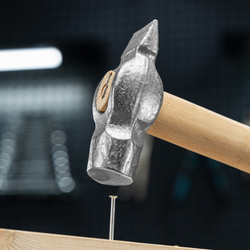 Молоток слесарный, 600 г, круглый боек, деревянная рукоятка по ценам производителя в Санкт-Петербурге с доставкой по всей России