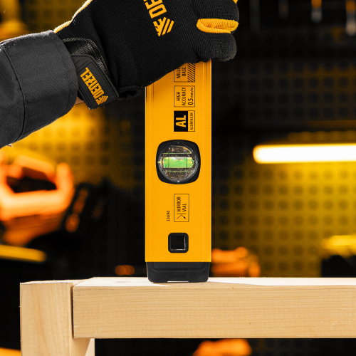 Уровень алюминиевый, магнит., фрезерованный, 3 глазка (1 зеркал.) 0,5 мм/м, 400 мм Denzel по ценам производителя в Санкт-Петербурге с доставкой по всей России