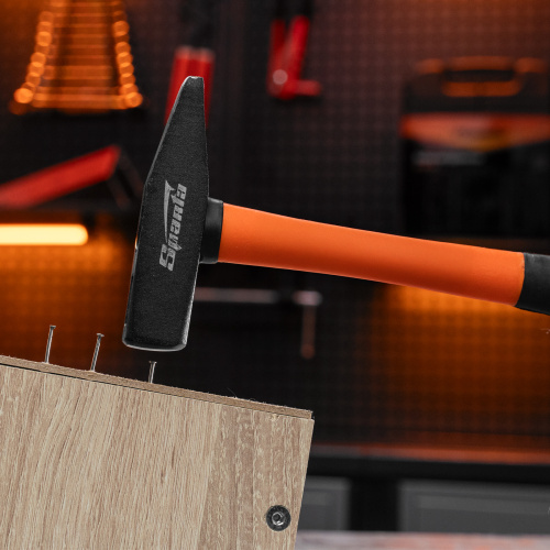 Молоток слесарный, 400 г, фибергласовая обрезиненная рукоятка Sparta купить в Москве с доставкой по всей России | ProtosMarket.ru