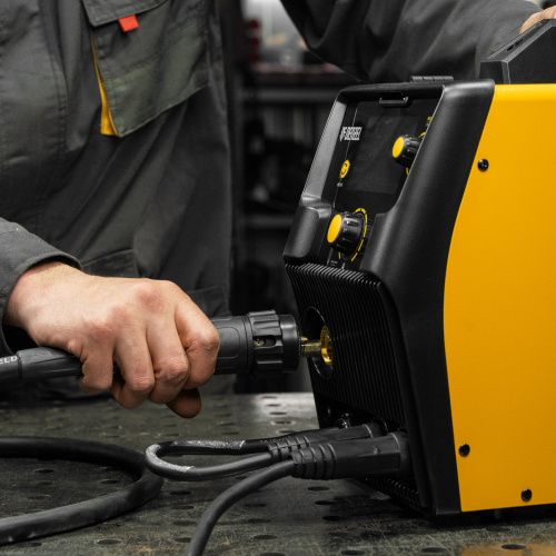 Аппарат инвертор. полуавтомат. cварки IMIG-185SDR, 180 А, ПВ 60%, катушка 5 кг Denzel по ценам производителя в Санкт-Петербурге с доставкой по всей России