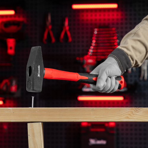 Молоток слесарный optimal, 1000 г, фибергласовая обрезиненная рукоятка, квадратный боек Matrix купить в Москве с доставкой по всей России | ProtosMarket.ru