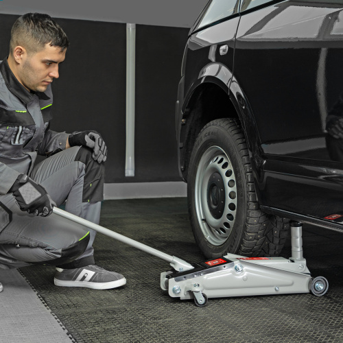 Домкрат гидравлический подкатной, 3 т, высота подъема 150-530 мм Matrix по ценам производителя в Санкт-Петербурге с доставкой по всей России