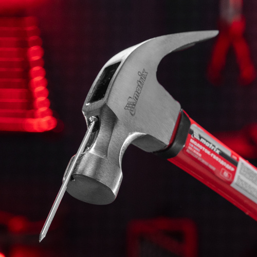 Молоток-гвоздодер, 450 г, боек c магнитом, фибергласовая обрезиненная рукоятка Matrix купить в Москве с доставкой по всей России | ProtosMarket.ru