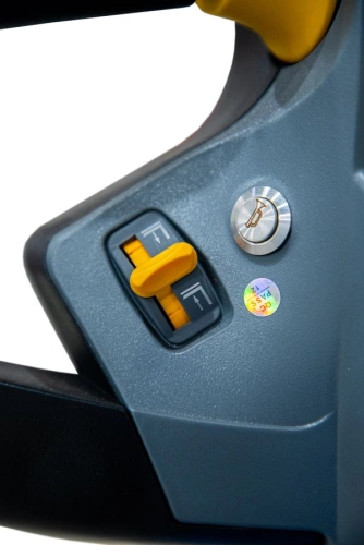 Штабелер самоходный 1,5 т 2,5 м TOR WS15H-2500SC PRO Li-ion 24/60 В/Ач контр. скорости подъема по ценам производителя в Санкт-Петербурге с доставкой по всей России