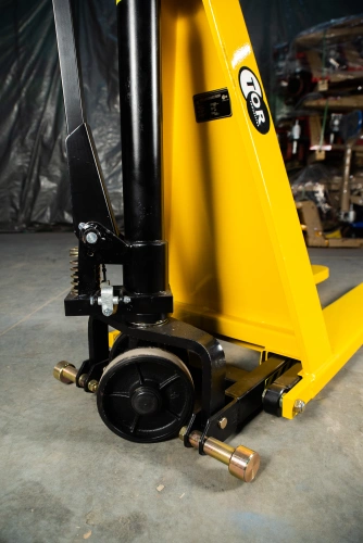 Тележка гидравлическая с ножничным подъемом 1500 кг 1150 мм полиуретановые колеса TOR HLS1500Q (Z) по ценам производителя в Санкт-Петербурге с доставкой по всей России