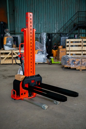 Штабелер самоподъемный 0,5 т 1,5 м TOR CDD05B самоходный по ценам производителя в Санкт-Петербурге с доставкой по всей России