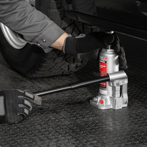 Домкрат гидравлический бутылочный, 4 т, высота подъема 194-372 мм, в пластиковый кейсе Matrix по ценам производителя в Санкт-Петербурге с доставкой по всей России