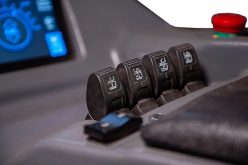 Ричтрак электрический с кабиной TOR 2,0 т 8,6 м CQD20-D Li-ion по ценам производителя в Санкт-Петербурге с доставкой по всей России