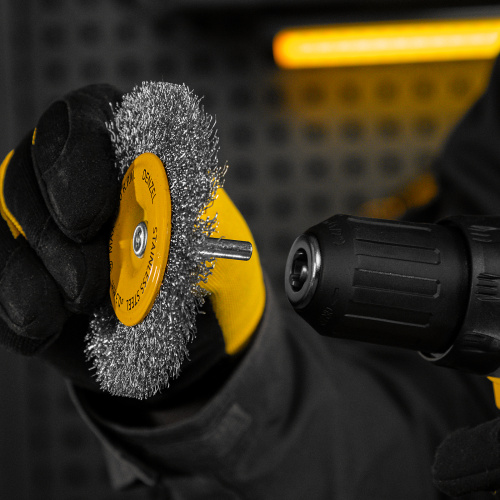 Щетка для дрели 100 мм, Плоская, со шпилькой, нержавеющая витая проволока Denzel по ценам производителя в Санкт-Петербурге с доставкой по всей России