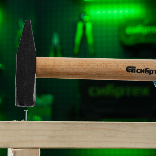 Молоток слесарный 800 г, квадратный боек, деревянная рукоятка Сибртех купить в Москве с доставкой по всей России | ProtosMarket.ru
